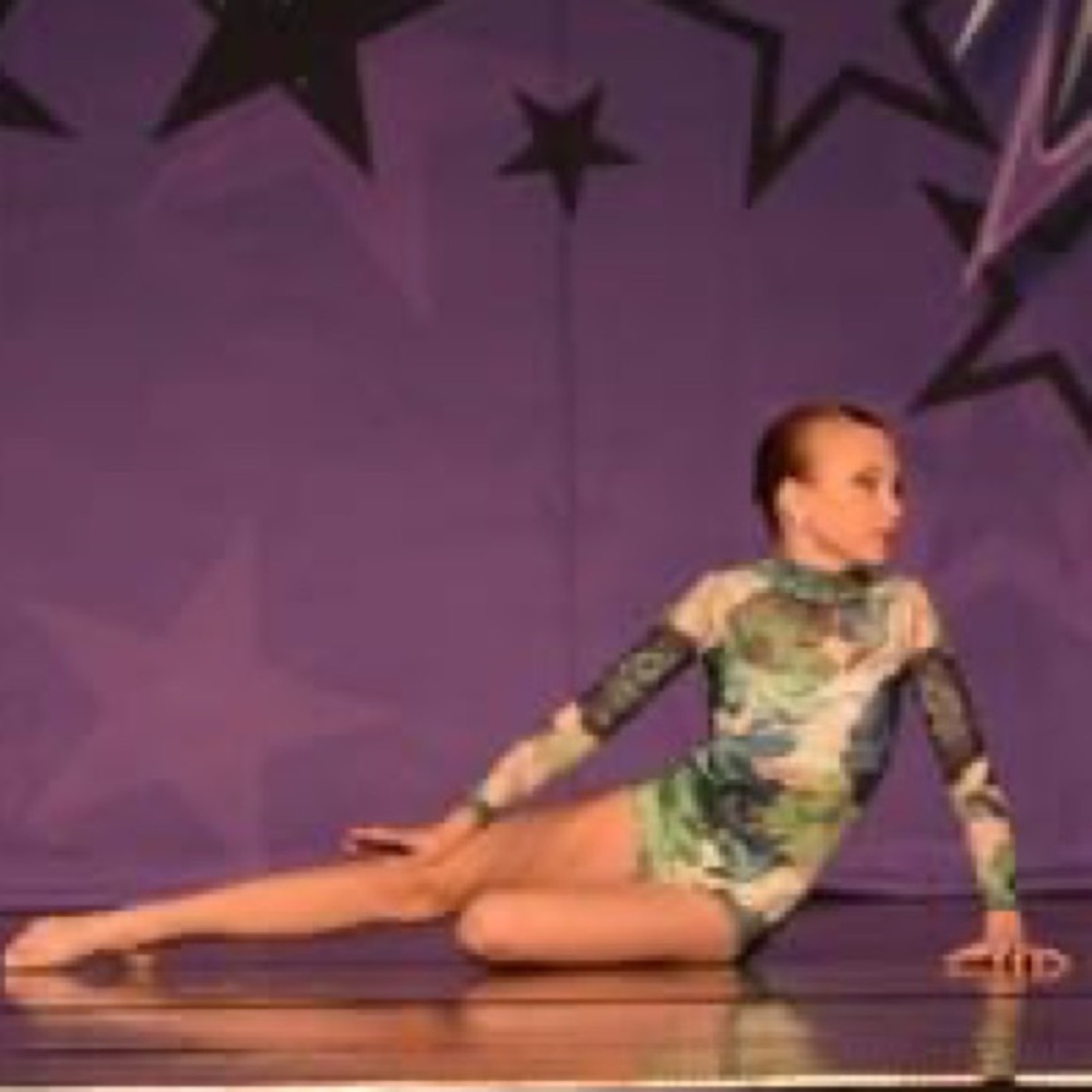 Gorgeous Competition Stoned Green & White Flowered Leo Youth Size 12